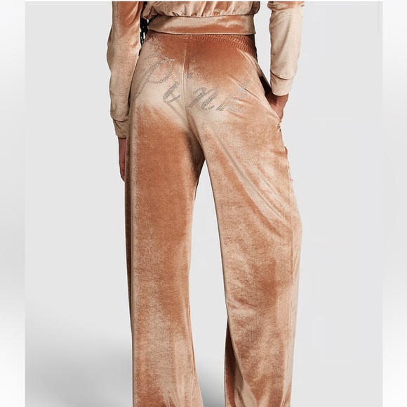 Velour Set - Picture 4 of 8